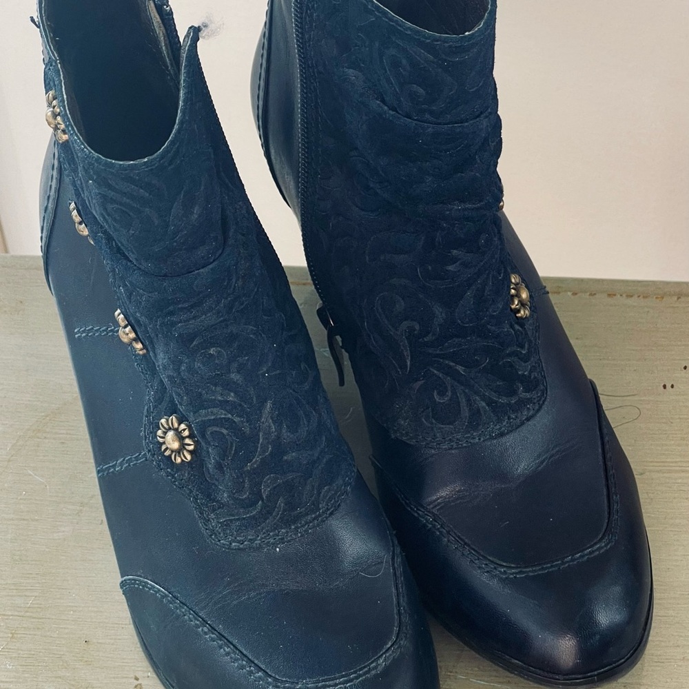 Navy Blue Booties (Vintage look) Brand- L’ARTISTE